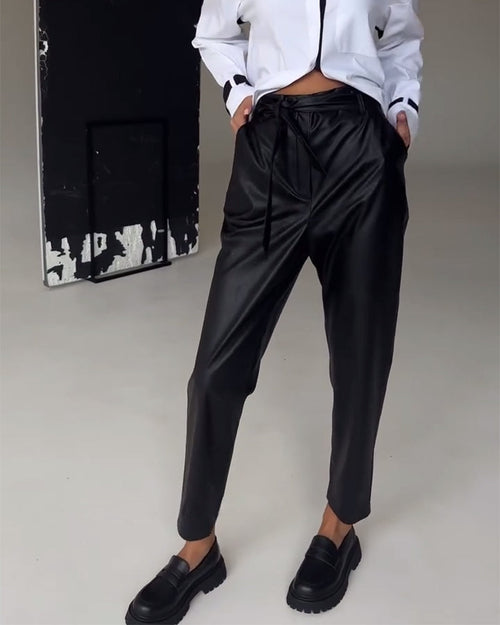 Pantalon svelte en cuir coupe svelte